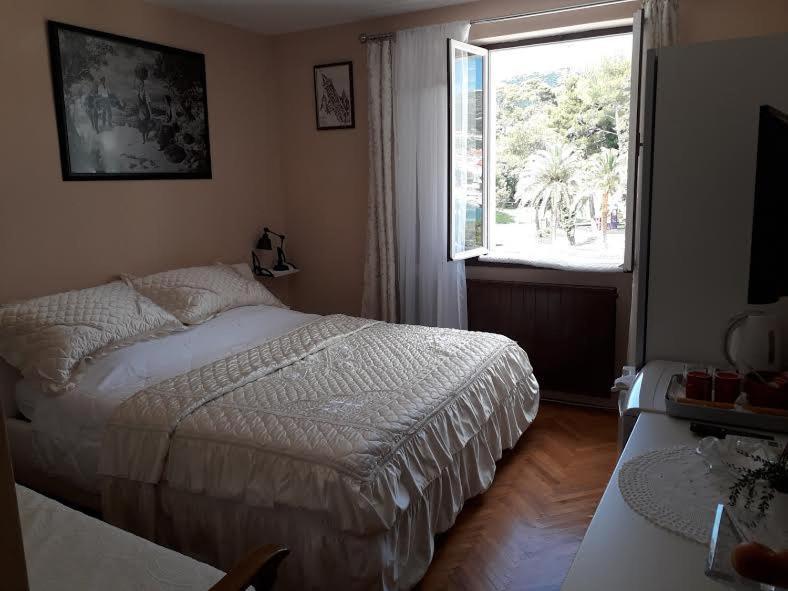 Rab-Centar Hotel Rab Town Bagian luar foto
