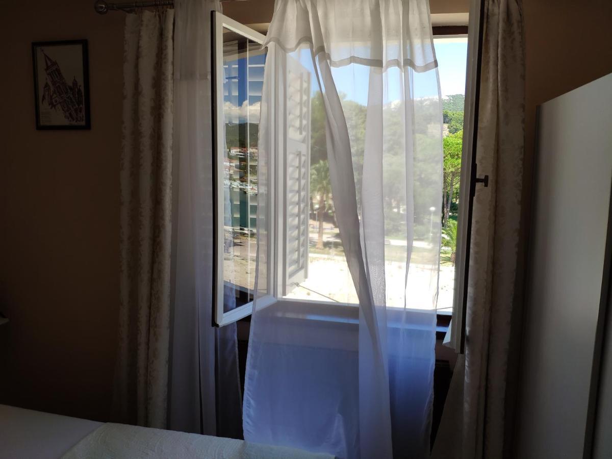 Rab-Centar Hotel Rab Town Bagian luar foto