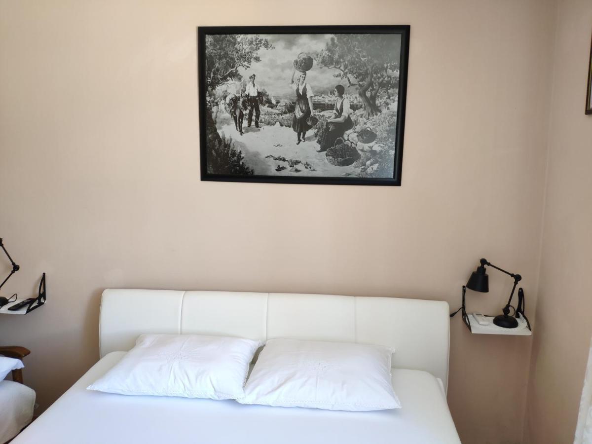 Rab-Centar Hotel Rab Town Bagian luar foto