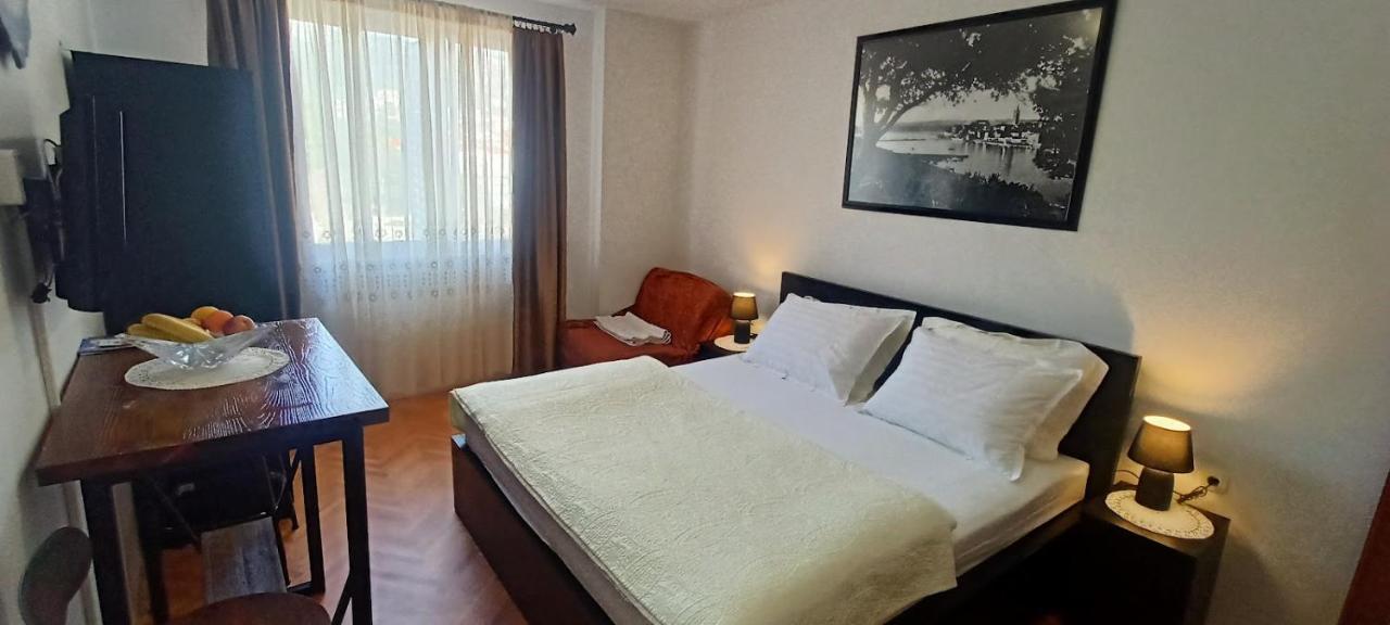 Rab-Centar Hotel Rab Town Bagian luar foto