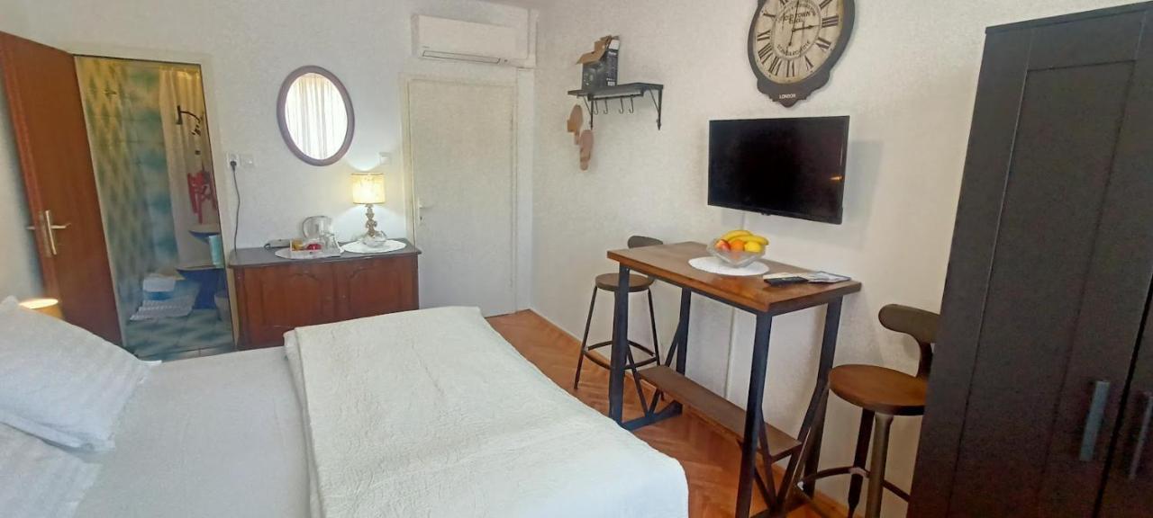 Rab-Centar Hotel Rab Town Bagian luar foto