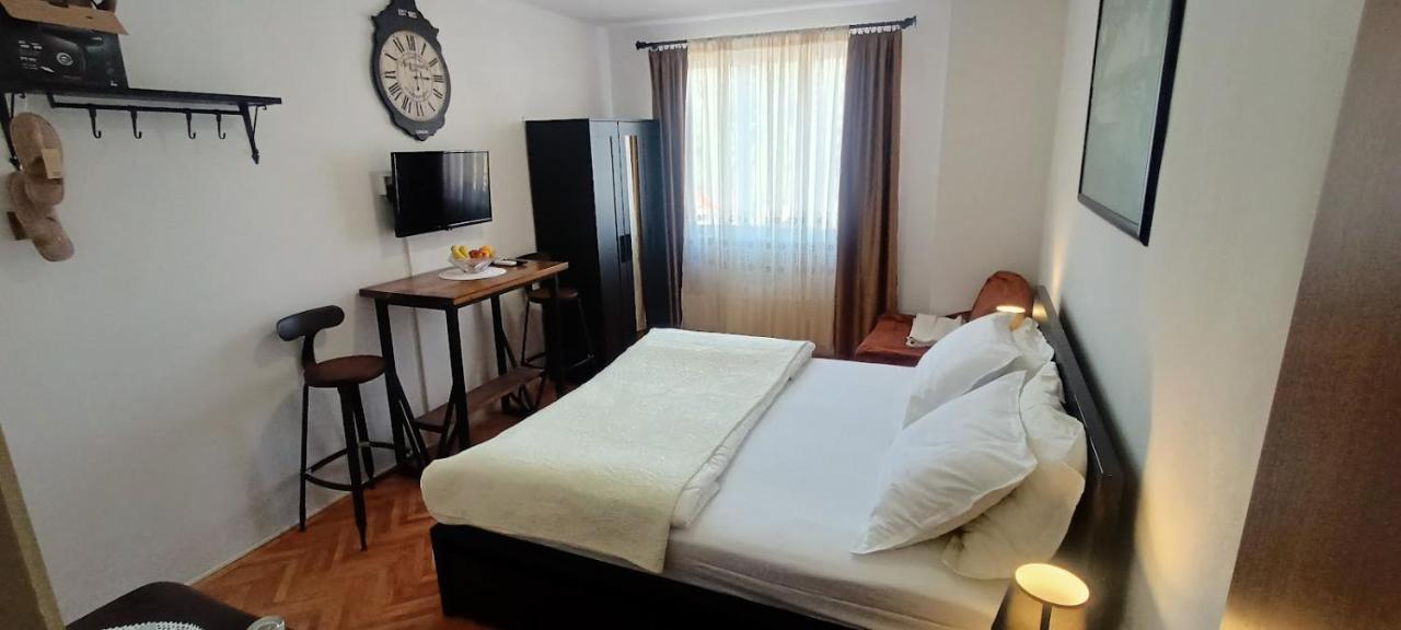 Rab-Centar Hotel Rab Town Bagian luar foto