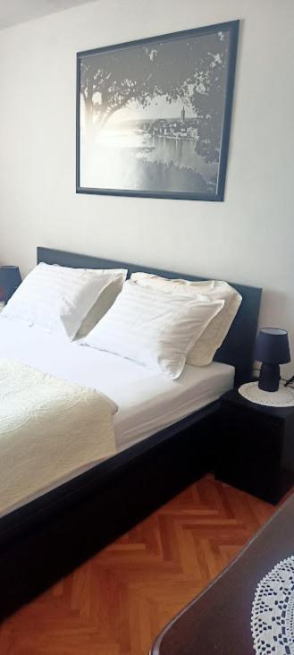 Rab-Centar Hotel Rab Town Bagian luar foto