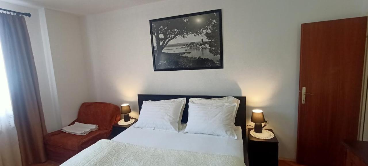 Rab-Centar Hotel Rab Town Bagian luar foto