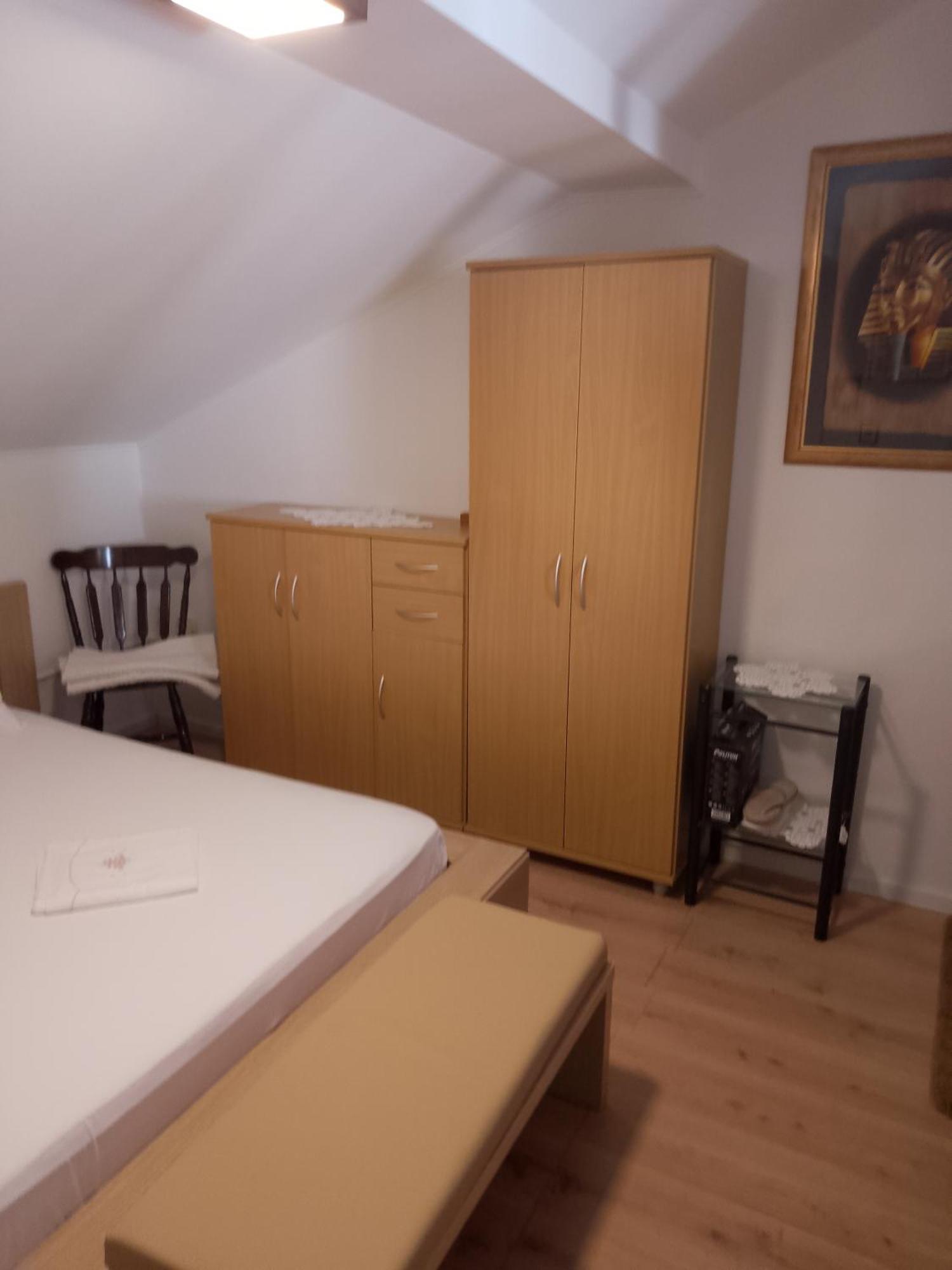 Rab-Centar Hotel Rab Town Bagian luar foto