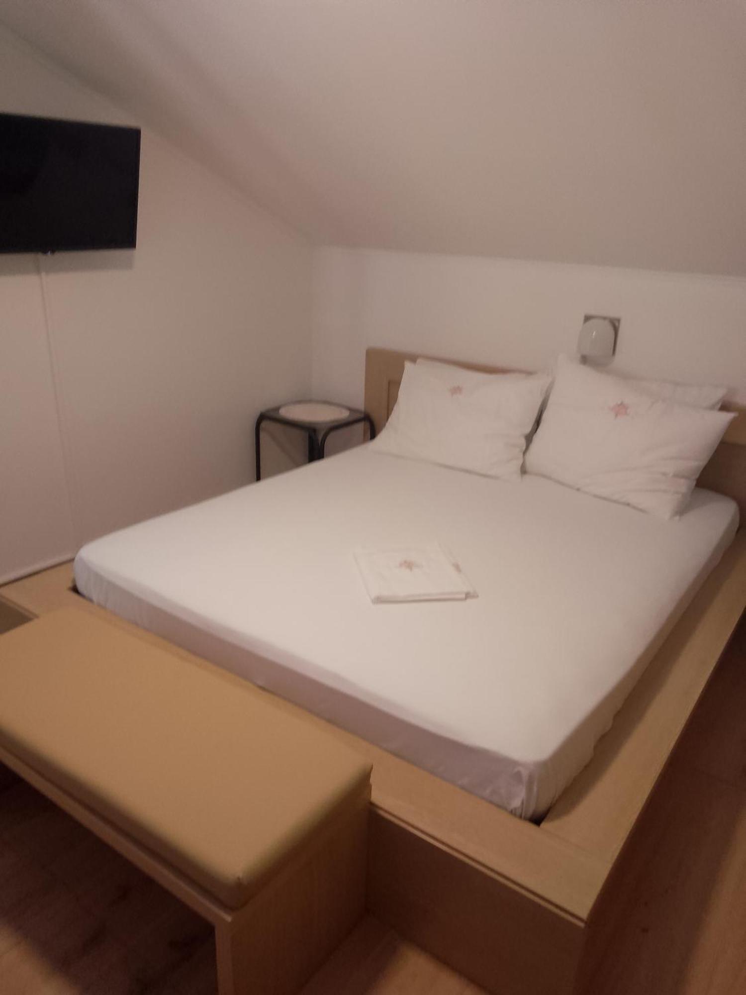 Rab-Centar Hotel Rab Town Bagian luar foto